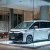 ヴォクシーのモデルチェンジと歴代変遷まとめ【2025年最新】